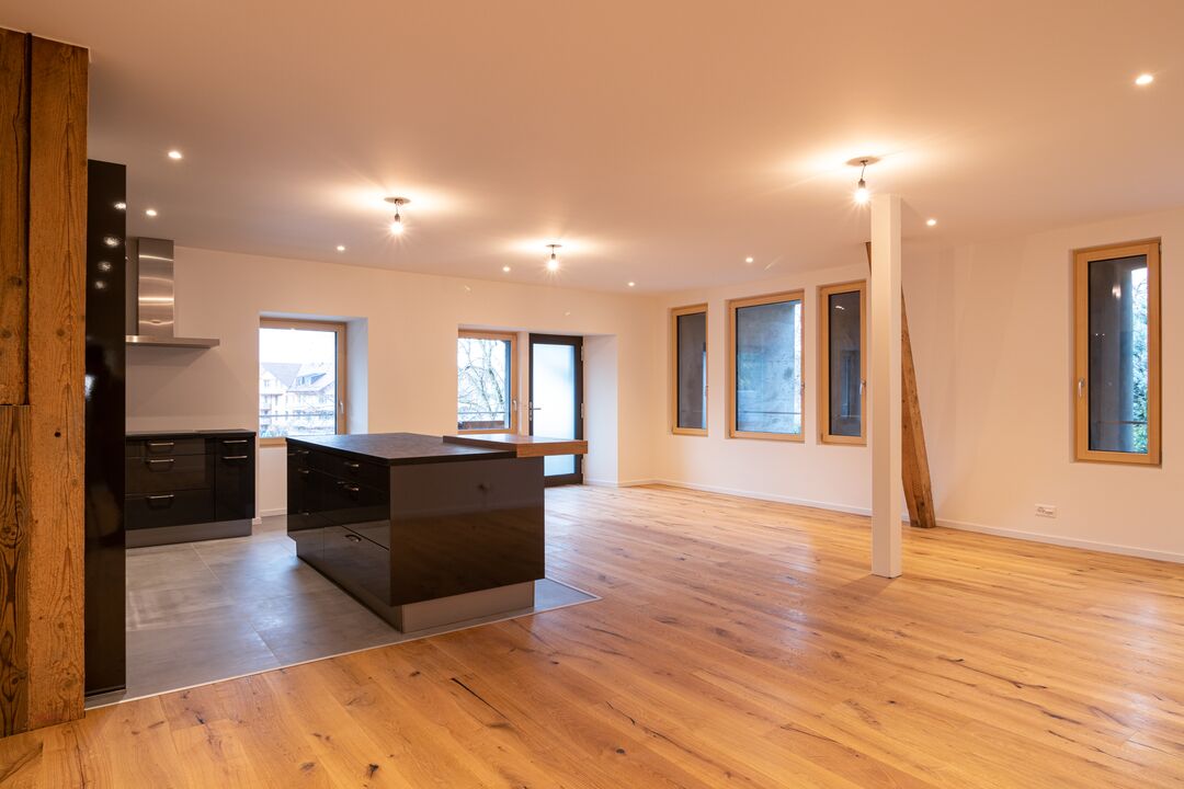 Rénovation d'une ferme du 19e siècle en 15 appartements à Roche : l'intérieur.
