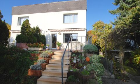 VERKAUFT - 5.5 Zi.- EINFAMILIENHAUS MIT CHARMANTEN GARTEN