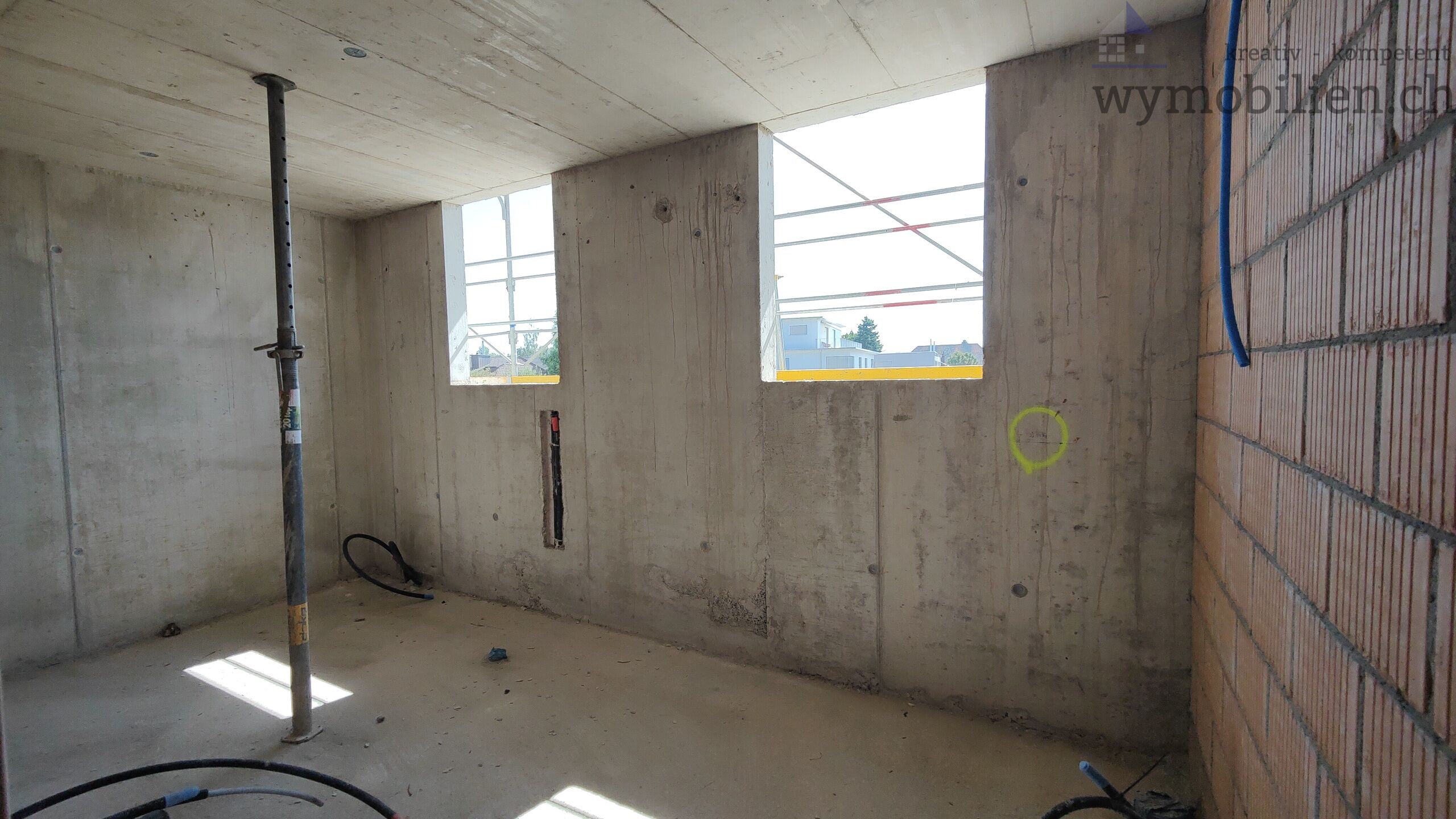 Hier entsteht das Bad (21.8.23) mit Walk-In Dusche und Badewanne