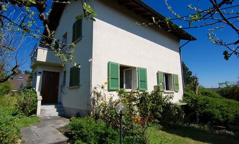 Charmantes 4.5 Zi.- Einfamilienhaus an Privatstrasse inklusive Bauland