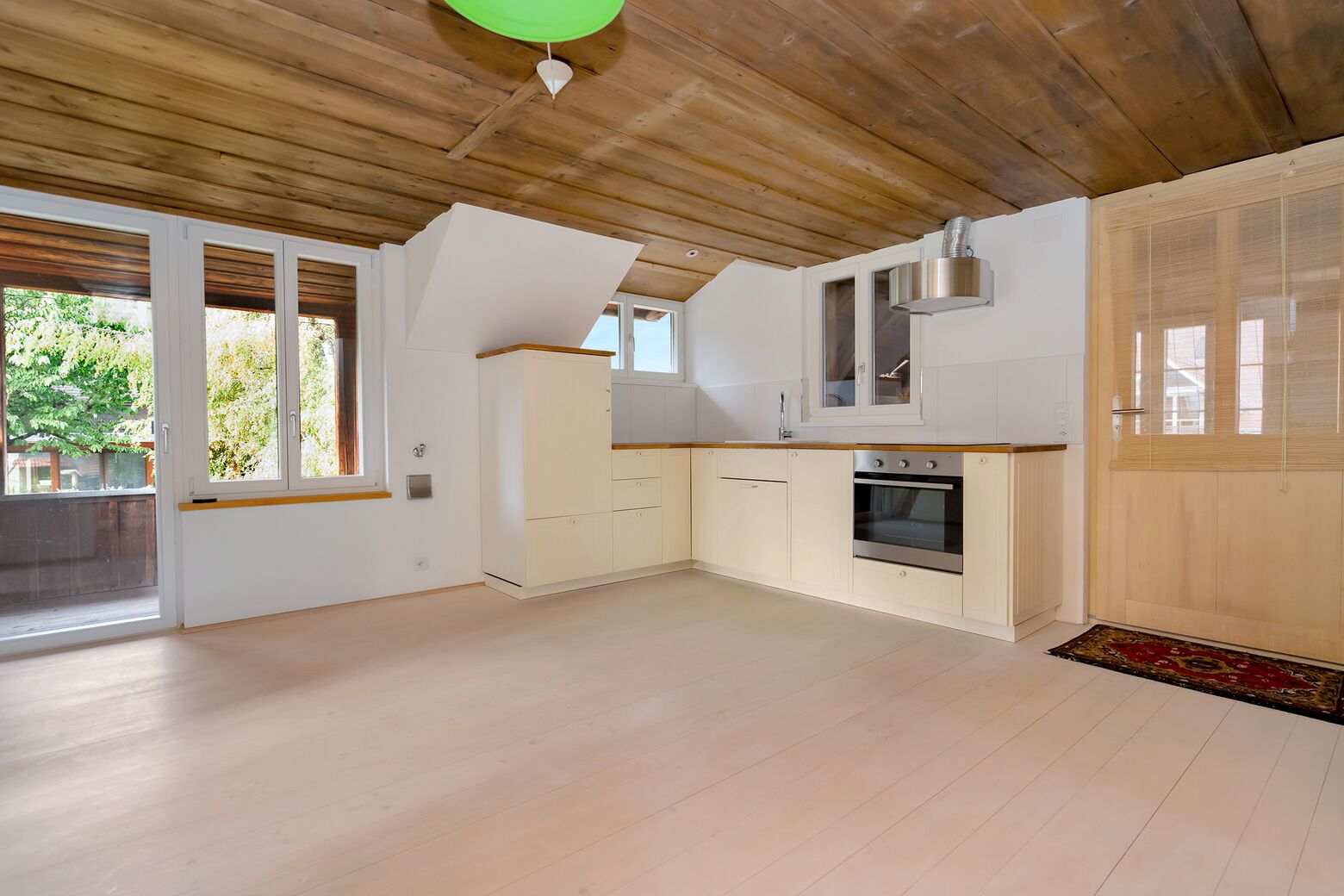Neue Küche in der 3.5- Zimmer Wohnung im Dachgeschoss