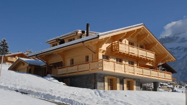 Vendu aux Mosses : chalet en madrier à construire selon désirs !