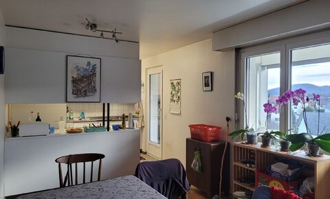 Appartement repeint de 3,5 pièces
au 3ème étage sans ascenseur
