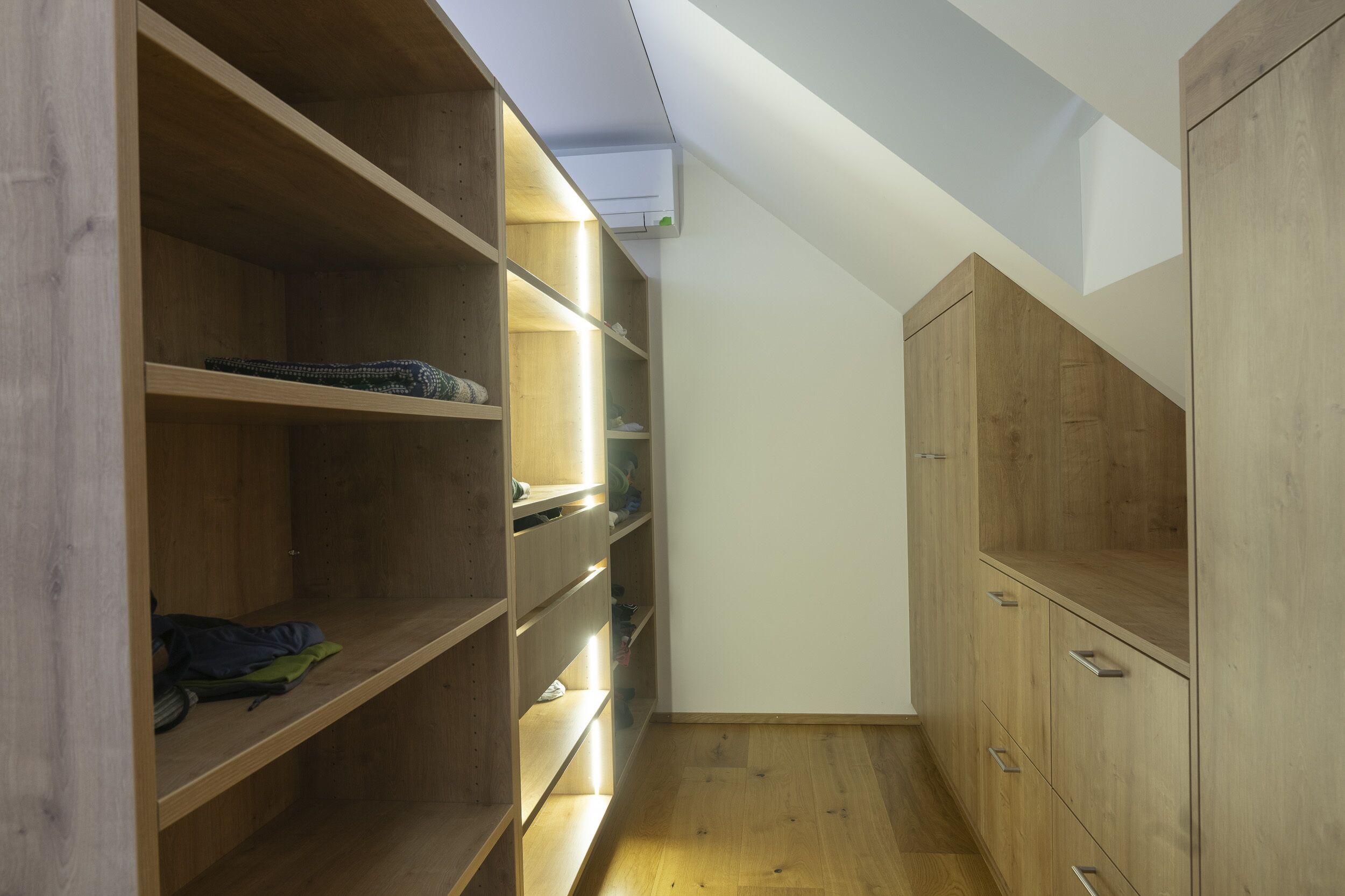 Begehbarer Kleiderschrank Schlafzimmer 1