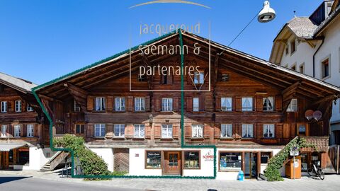 Mezza casa storica nel villaggio di Saanen