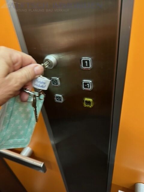 Zugang mit Lift direkt in die Wohnung