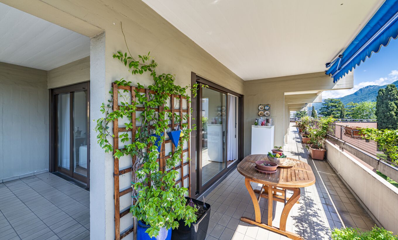 Spacious and bright apartment in a strategic location