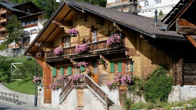 Trop tard ! WAOW qu'il est beau ce chalet à Leysin !