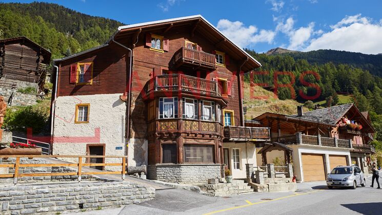 Chalet avec 3 appartements dans le Val d'Anniviers - 10579