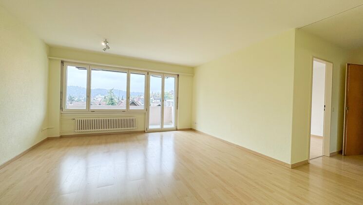 Helle 3.5 Zimmerwohnung an sonniger Lage in Schöftland