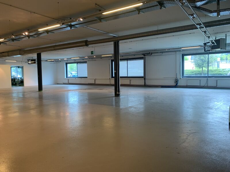 For rent 850m² of showroom area in Plan-les-Ouates