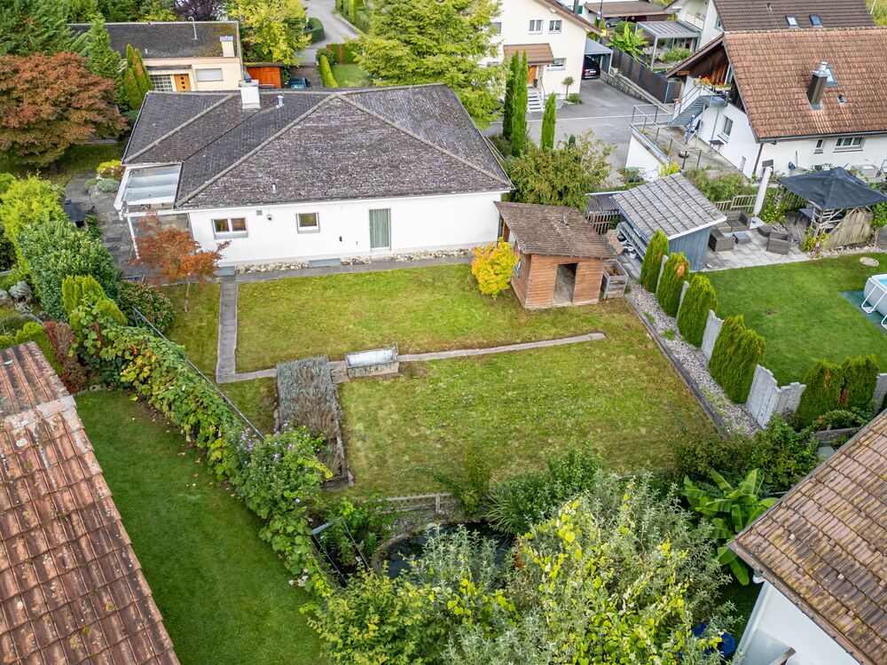 Grosszügiges Einfamilienhaus mit Gartenparadies