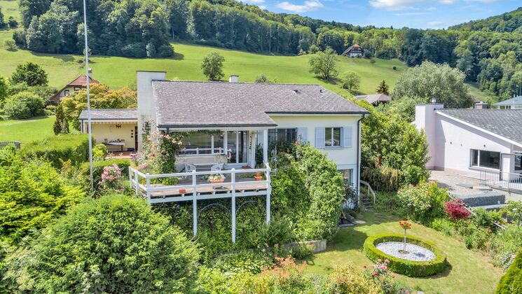 Freistehendes 5.5- Zimmer EFH mit unverbaubarer Weitsicht