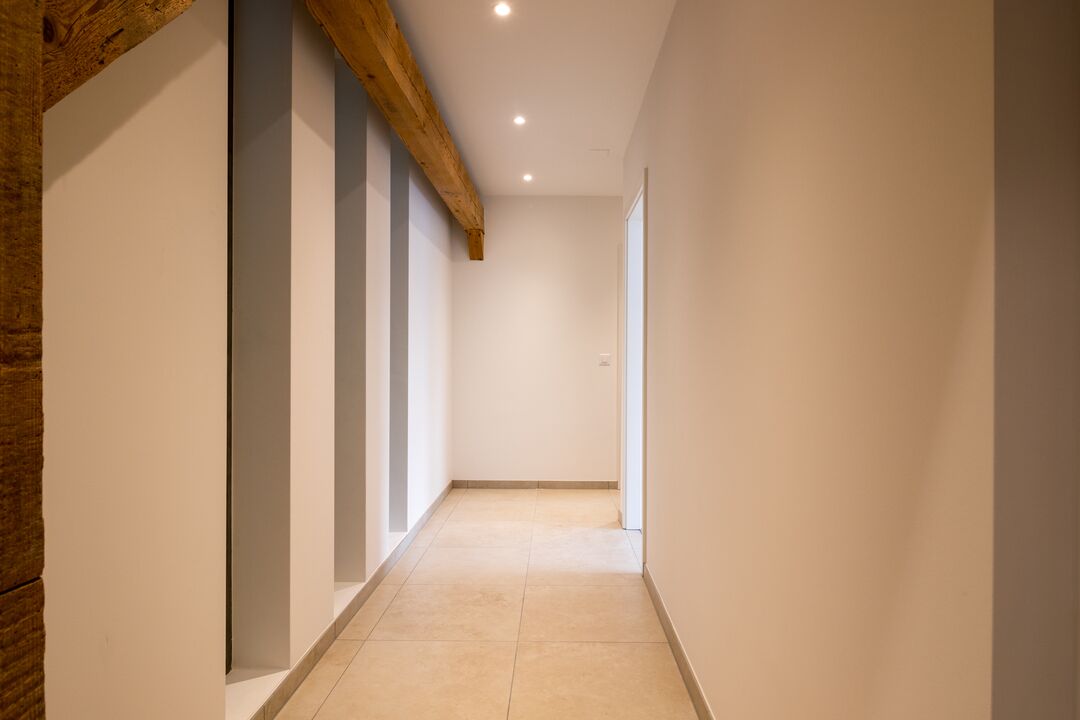 Rénovation d'une ferme du 19e siècle en 15 appartements à Roche : l'intérieur.