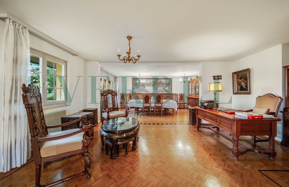 Large apartment of 229 m2 with beautiful view on the lake