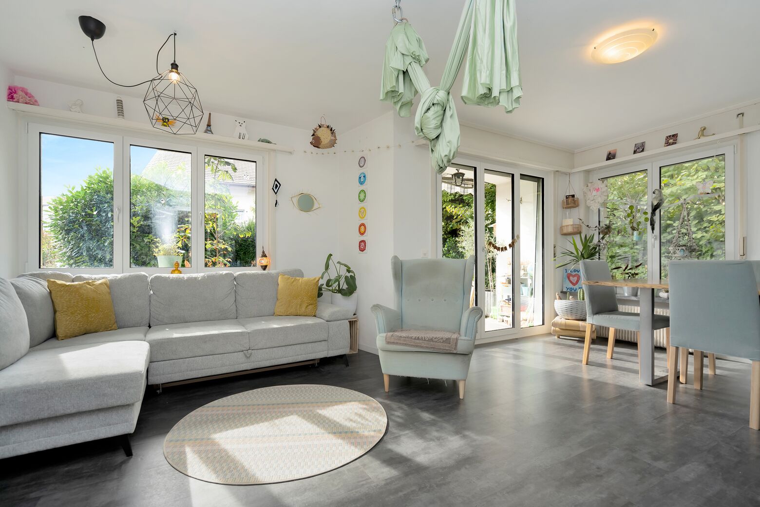 Wohn- Essbereich mit direktem Zugang zum Garten