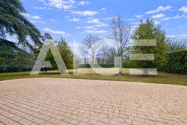 Magnificent property on 3'300m2 plot