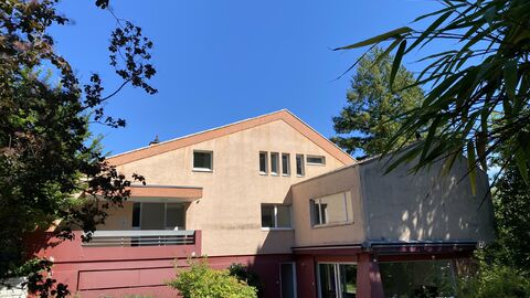 8 - Zimmer Villa mit Pool und Garten