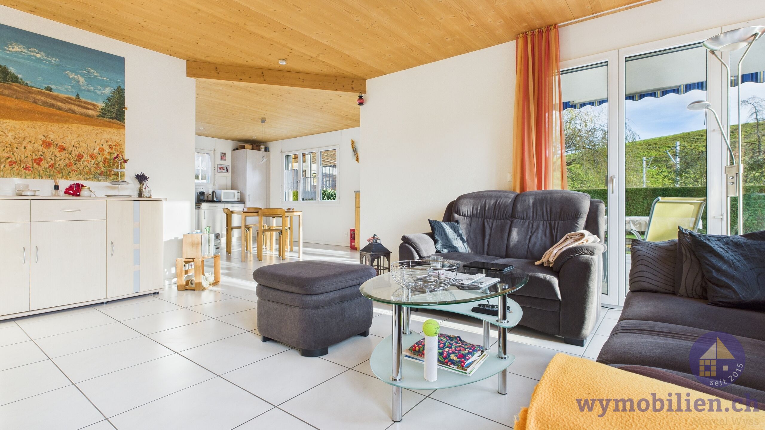 Wohnbereich mit Ausgang auf die Terrasse