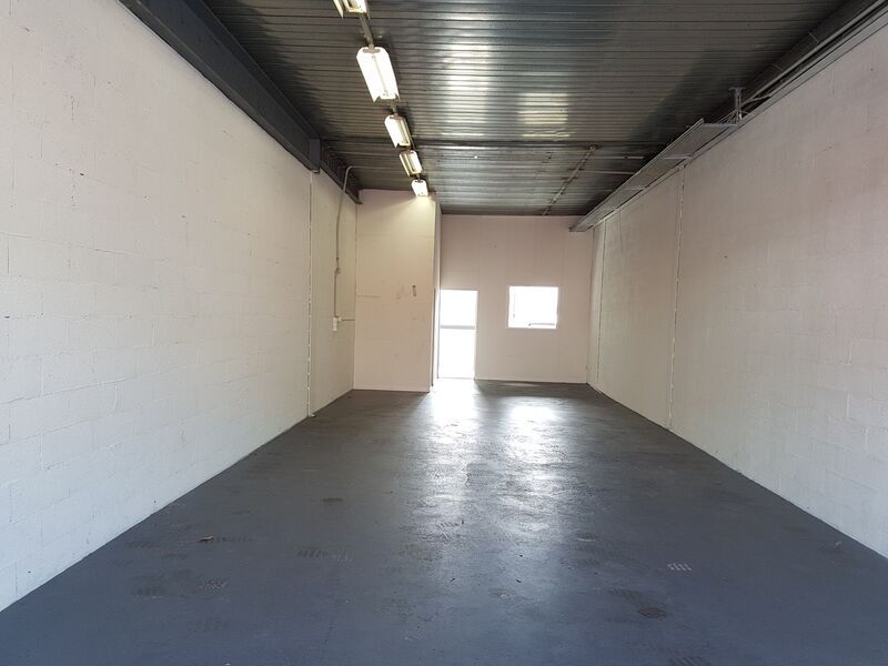 TO RENT WORKSHOP / WAREHOUSE OF 100 m2