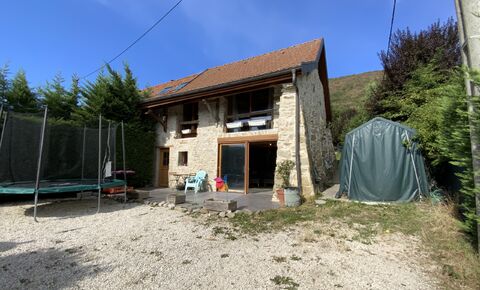 Triplex in renovated 17th century farmhouse, Monnetier-Mornex