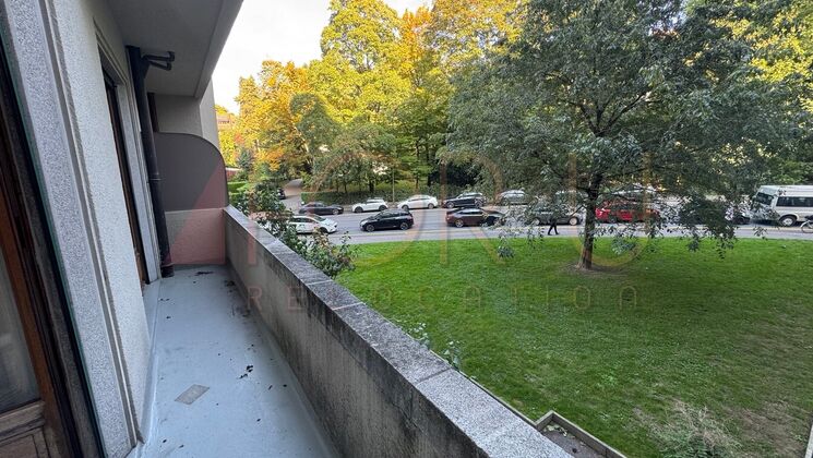 Très bel appartement 4 pièces avec 2 balcons et au calme à Malagnou