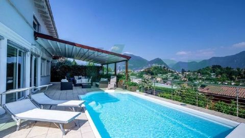 Splendida villa con piscina, nel verde e con bellissima vista aperta