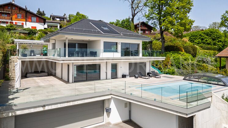 EXCLUSIVITÉ : Superbe villa contemporaine avec vue panoramique