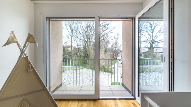2 RENTS OFFERED - 3.5 rooms on the 2nd floor with balcony