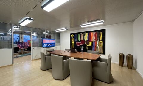 Open-plan office with kitchen and parking spaces in a quiet location c