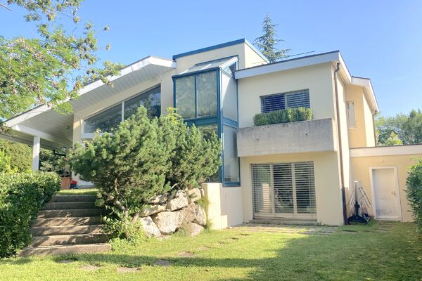 Beautiful and spacious villa in Confignon