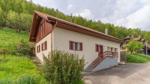 140 m² renovated house on 1'061 m² of land