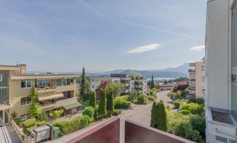 Grosszügige Wohnung an ruhiger, sonniger Lage mit Seeblick