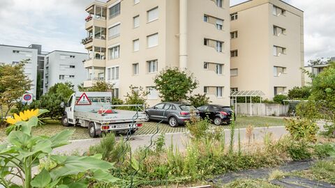 Ländlich und stadtnah: Wohnen Nähe Bushaltestelle Hofwil, Lift!