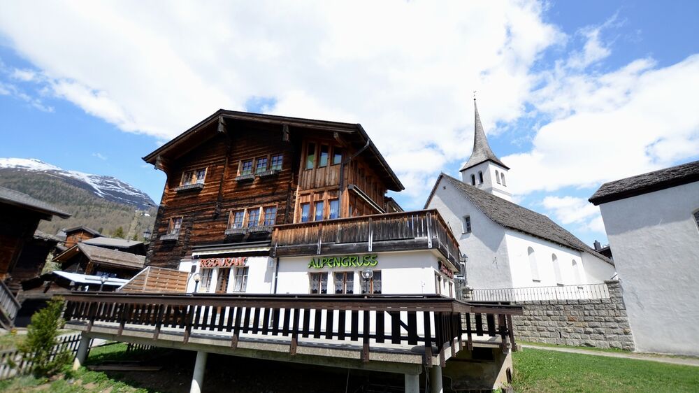 Aussenansicht mit grosser Terrasse 