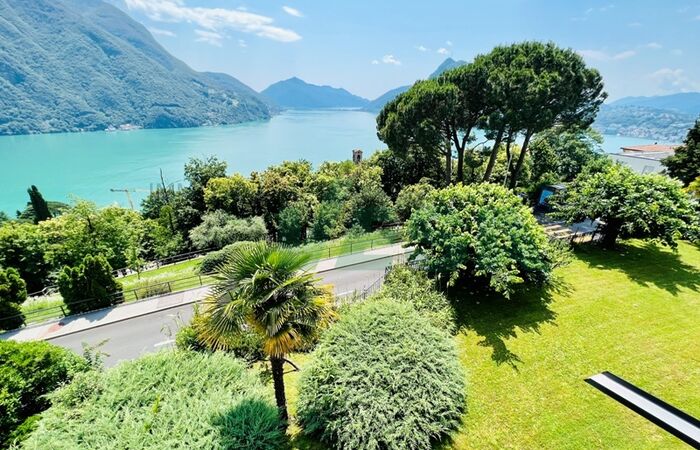 Delizioso attico 3 locali con spettacolare vista lago, monti e città