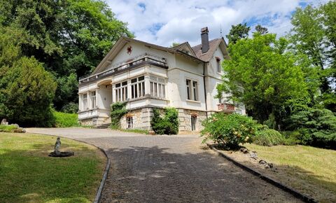 Maison de Maître on a plot of over 6,900 m2