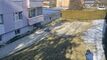 A VENDRE
IMMEUBLE D'HABITATION
4 GARAGES INDIVIDUELS
2 PLACES EXT.