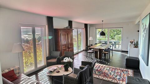 CHARMANTE VILLA INDIVIDUELLE RENOVEE DE 5,5 PCES AVEC BELLE VUE LAC