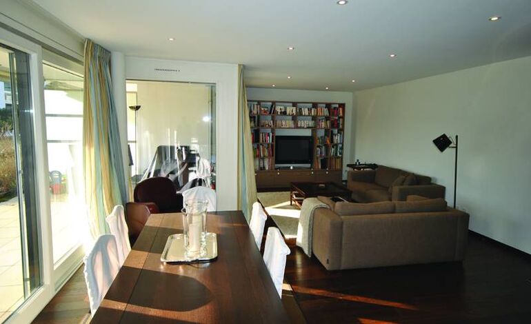 Beau et moderne appartement avec jardin