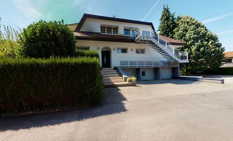 Maison individuelle avec appartement, proche Suisse