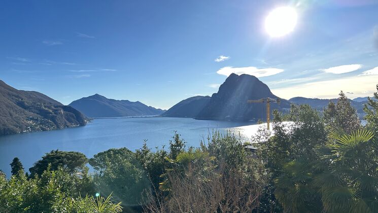 CASTAGNOLA
Terreno edificabile con vista lago con licenza edilizia