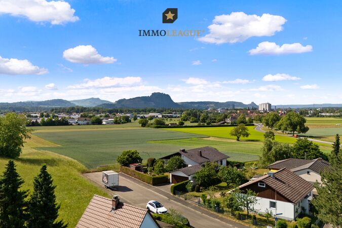 Panoramablick auf Hohentwiel und Hegauer Landschaft