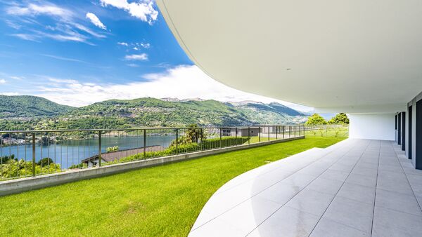 New 4.5-room apartment in prestigious area with lake view