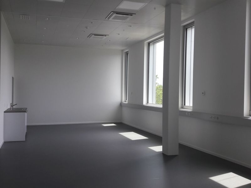 Beautiful administrative areas of 141 m2 in a new building
