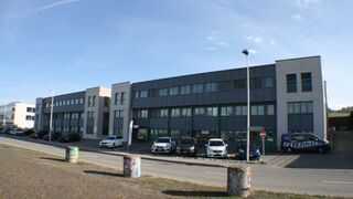 Surface administrative d'env. 270 m² 
avec 3 pl. ext. et 2 pl. int.