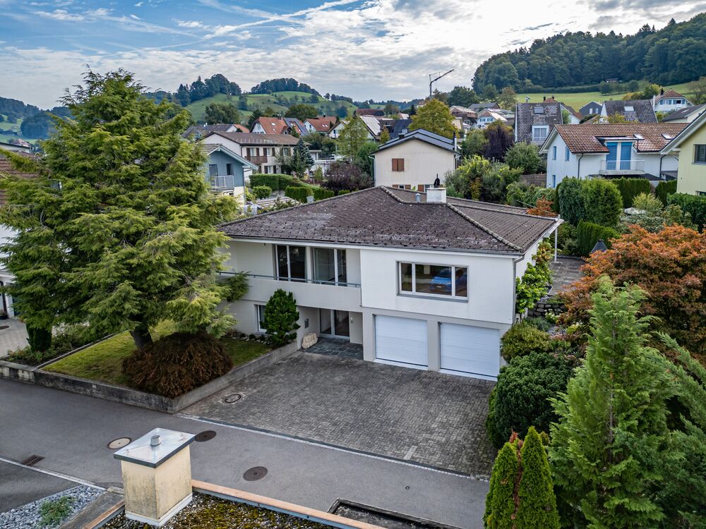 Grosszügiges Einfamilienhaus mit Gartenparadies