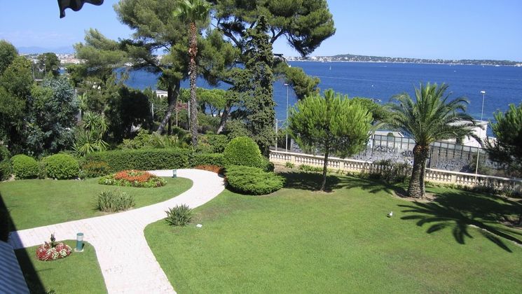 A Vendre Splendide Appartement 
Vue Mer
Côte d'Azur - Golf Juan