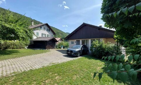 Rental house with 2 apartments on 730 m² of land