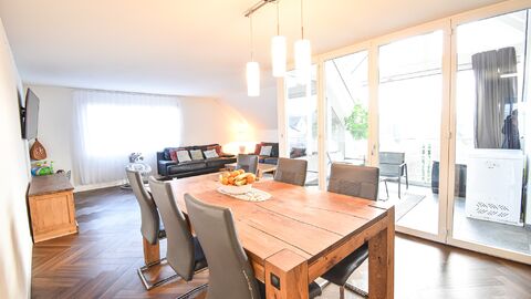 Exklusive 4.5-Zimmer-Dachwohnung mit Loggia und Alpenblick